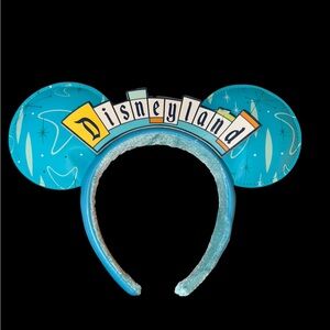 New! Disneyland Disney parks exclusive making Minnie mickey ears